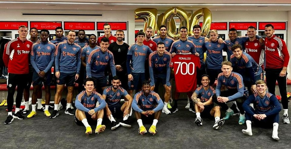 Cristiano Ronaldo posing with his team-mates