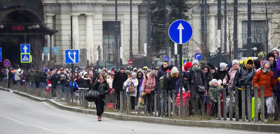 Refugees continue to flee west in Ukraine