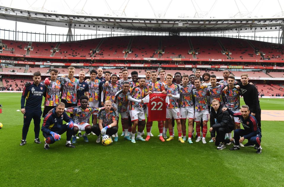 Arsenal held up a Mari shirt before the game