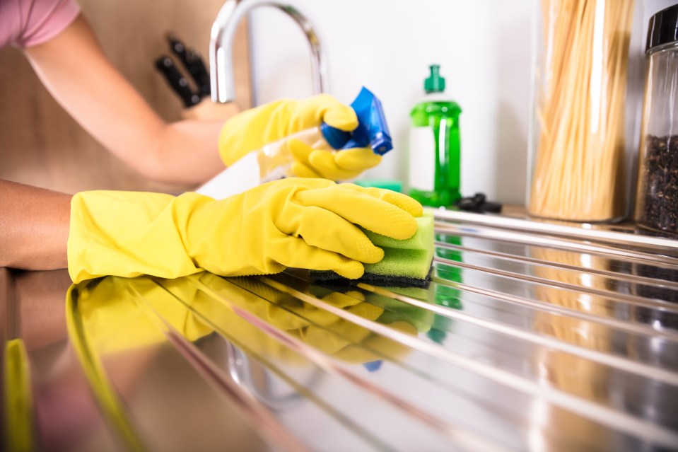 According to cleaning fans, to get your stainless steel sparkling you should use tin foil