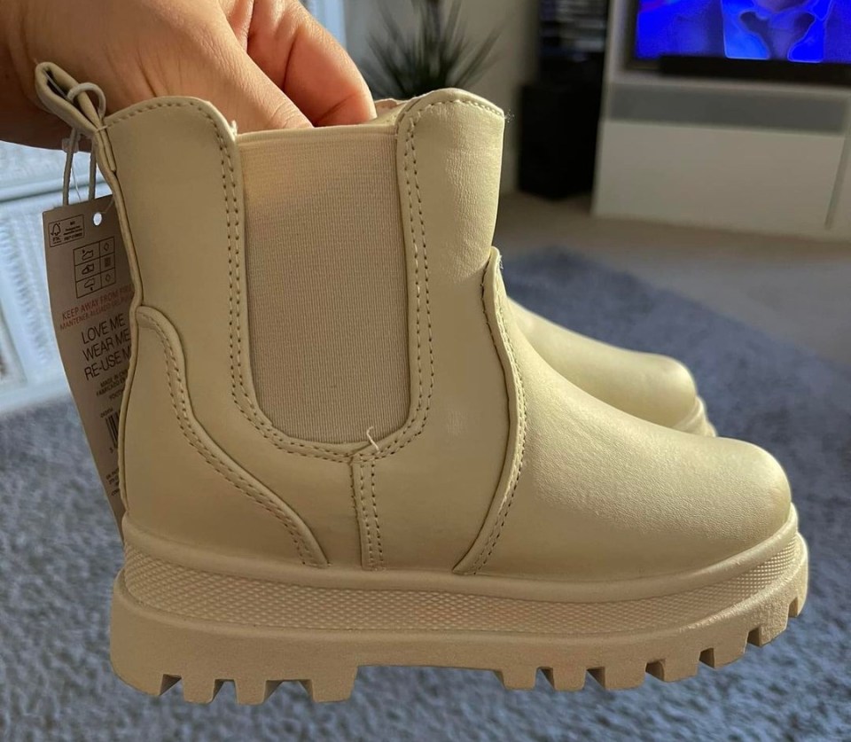 Parents have been taking to Facebook to gush about these £9 boots from Poundland