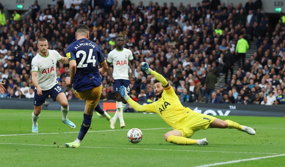 The Paraguayan slotted under the Spurs goalkeeper for 2-0