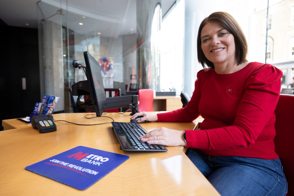 Sandra Owen, who works at Metrobank, talks about her experiences about Menopause and says ‘As a manager, I create awareness and provide support’