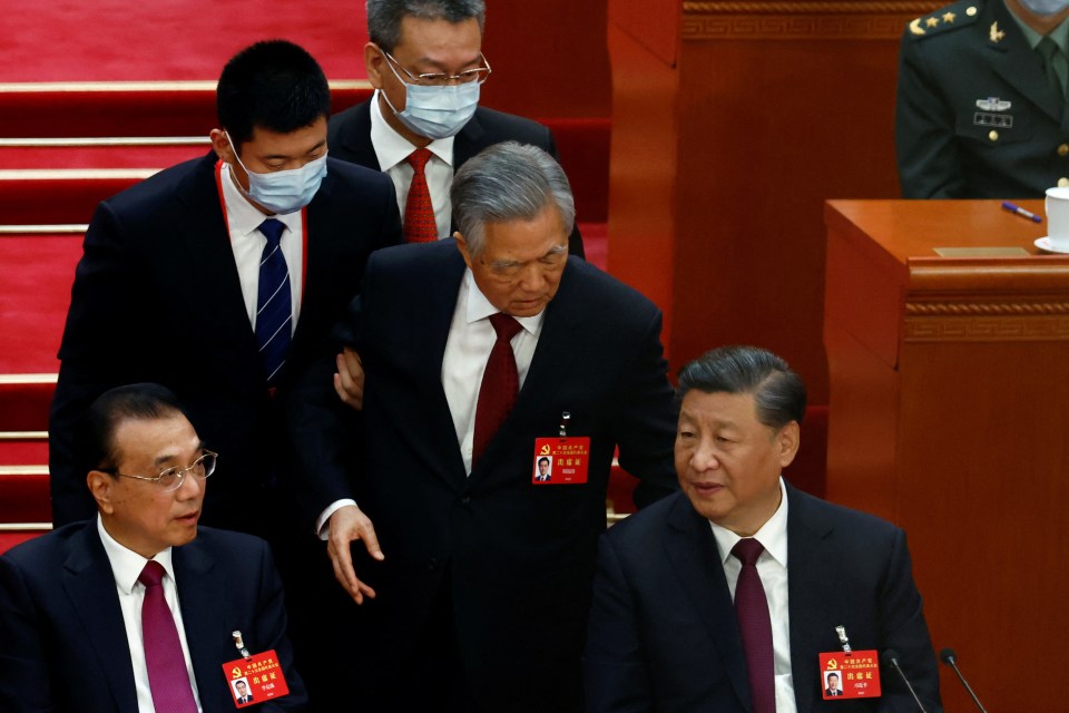 Guards marched former China president Hu Jintao out of the closing ceremony of the Communist Party congress yesterday