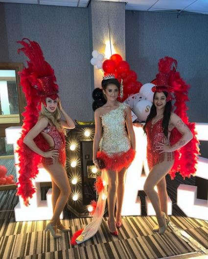 Venezuela posed alongside two showgirls