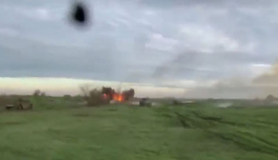 Footage shows Ukrainian troops in Humvees dodging shelling