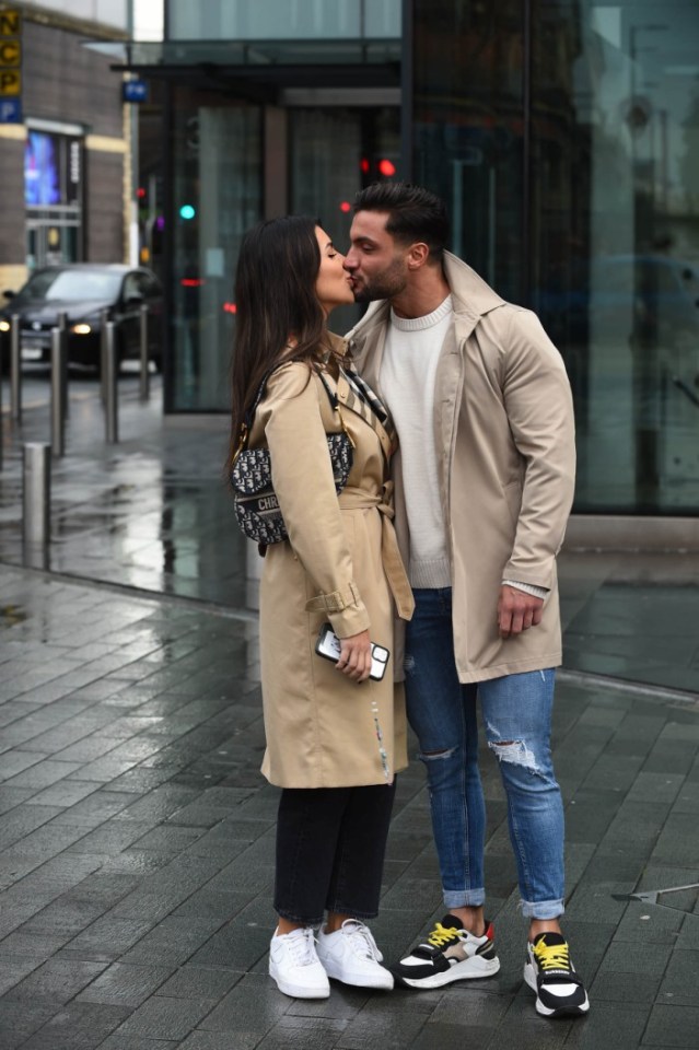 The loved-up couple couldn’t resist stopping for a cheeky kiss