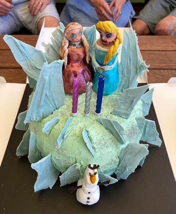 The Frozen-themed cake was a solid effort from the mum