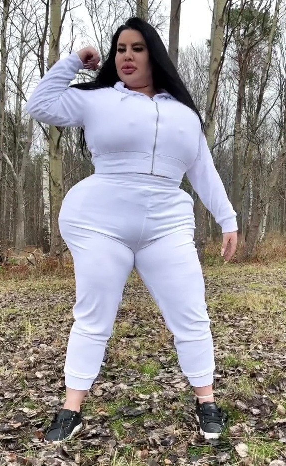 The self-titled ”plus size queen” regularly shares videos of herself rocking figure-hugging gym gear