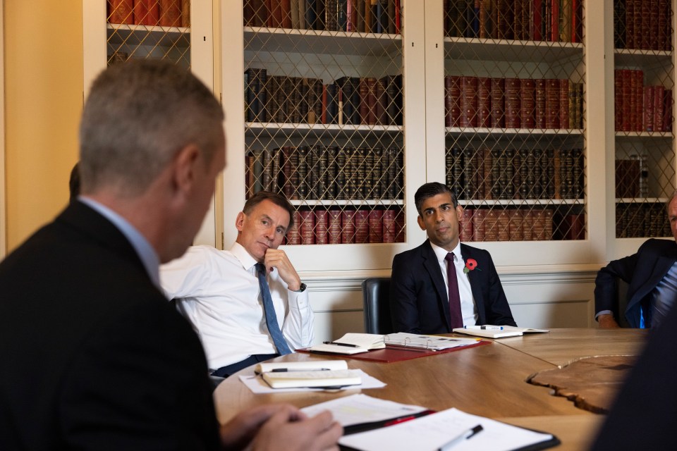 Jeremy Hunt and Rishi Sunak meeting in Downing Street