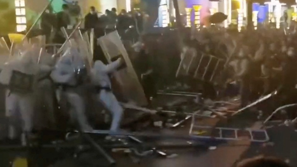 Riots have broken out at the world's biggest iPhone factory in China