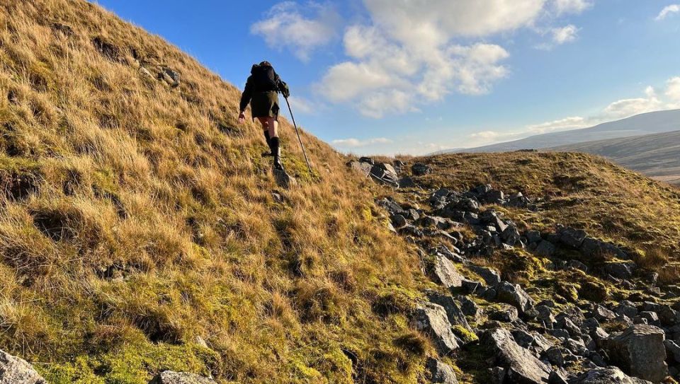 Amanda posted a snap of her hiking up a mountain in little shorts