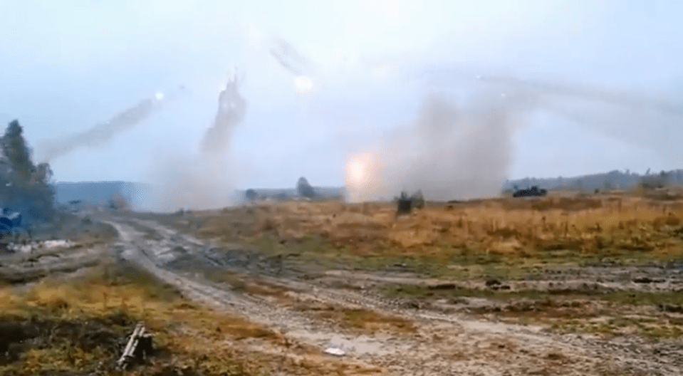 Ukrainian troops firing a barrage of artillery towards Russian controlled Kherson