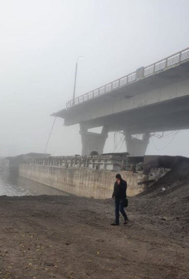 Moscow attacked the Antonivskiy Bridge, which connects both land banks of the Dnipro river, early Friday morning