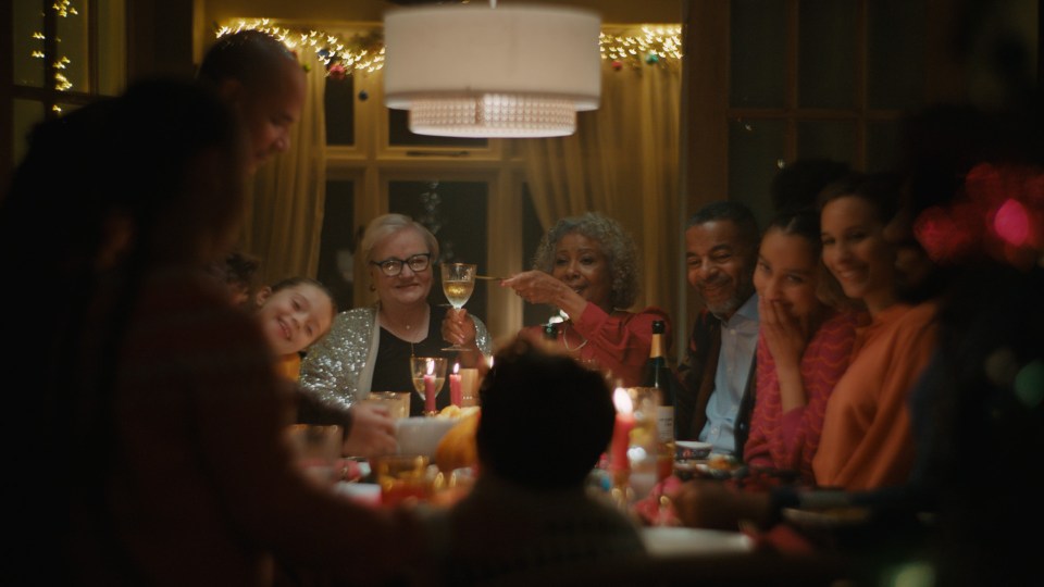 The advert features a familiar Christmas family scene