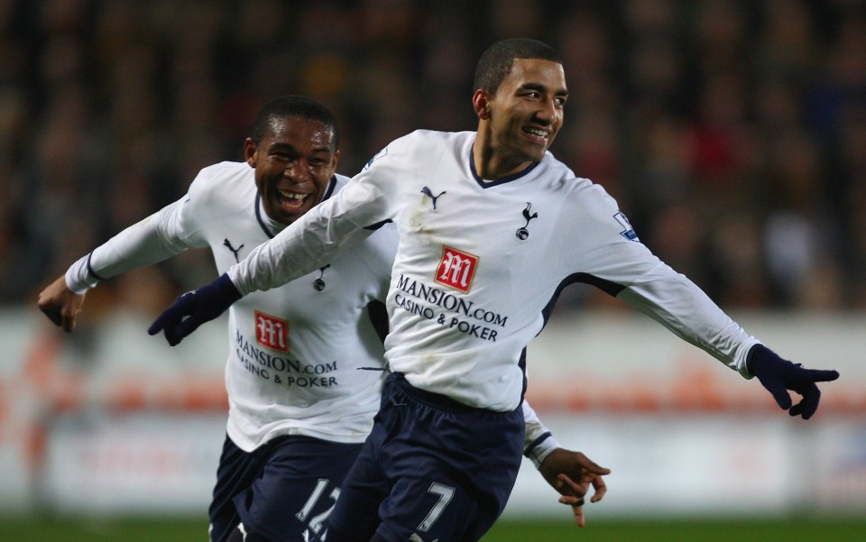 Former Tottenham and England winger Aaron Lennon has retired from professional football