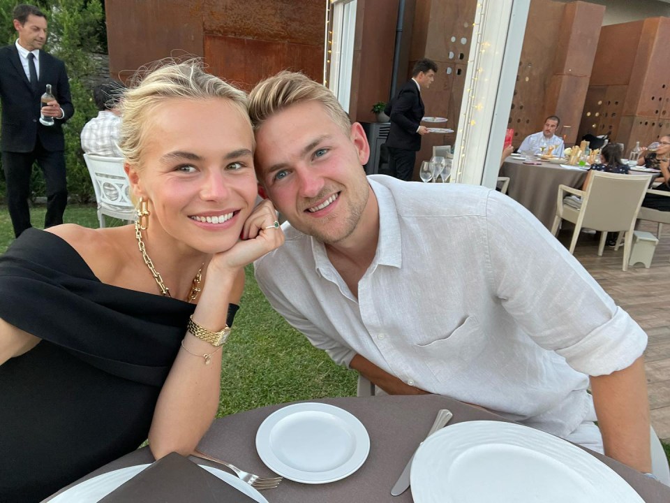 Partner Matthijs de Ligt and Molenaar pose for a romantic snap