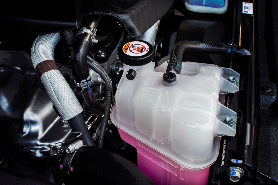 You can mix pink and red coolant