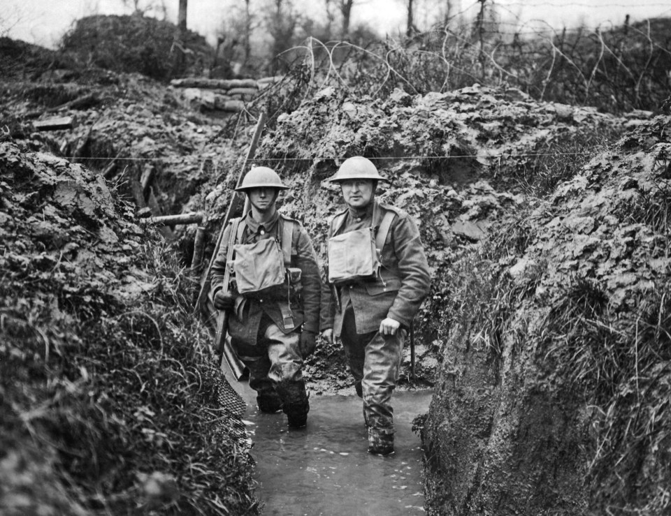 Two allied soldiers in flooded trench on the Western Front in 1917