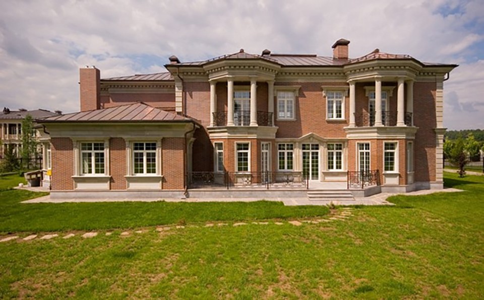 The Surovikins bought this £2.7 million mansion near Moscow