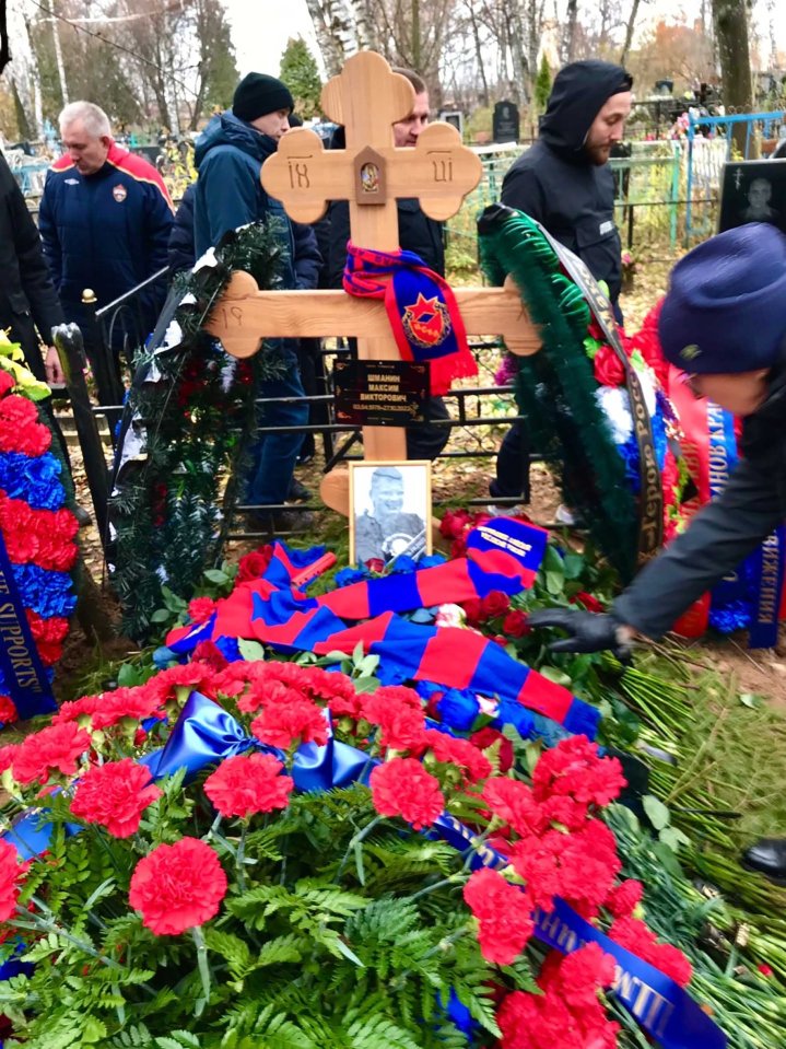 Shmanin's final resting place was covered in flowers