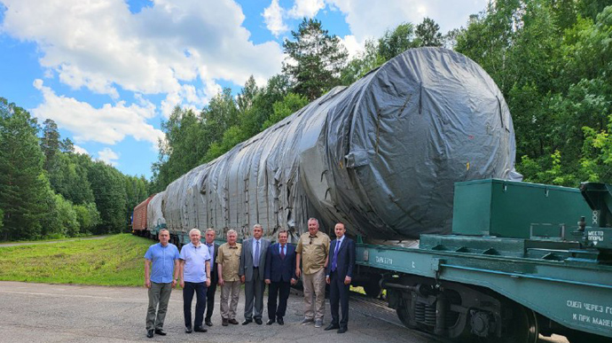 Dmitry Rogozin, second from right, poses with his massive Satan-2 nuke