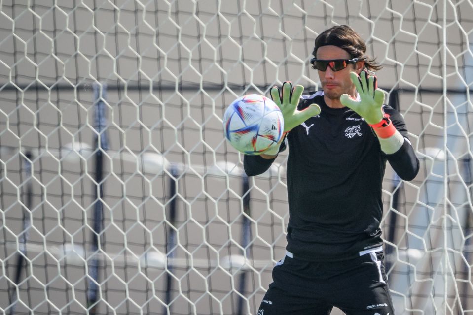 Yann Sommer is donning special shades in training