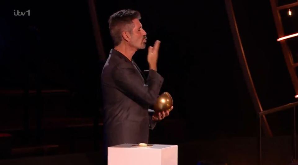 Fans were left laughing over Simon's blunder