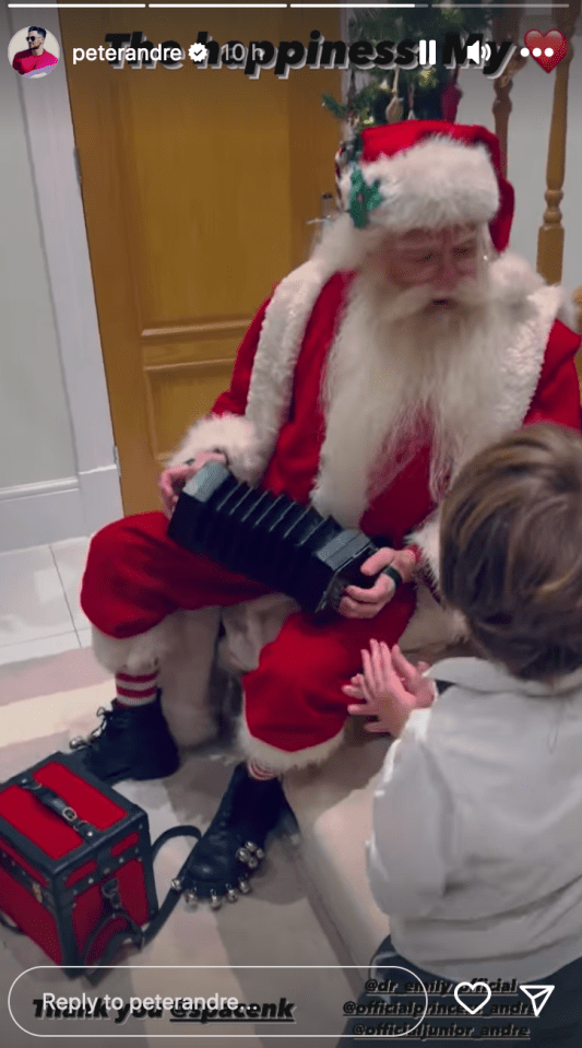 The pair enjoyed a sing-along to Jingle Bells