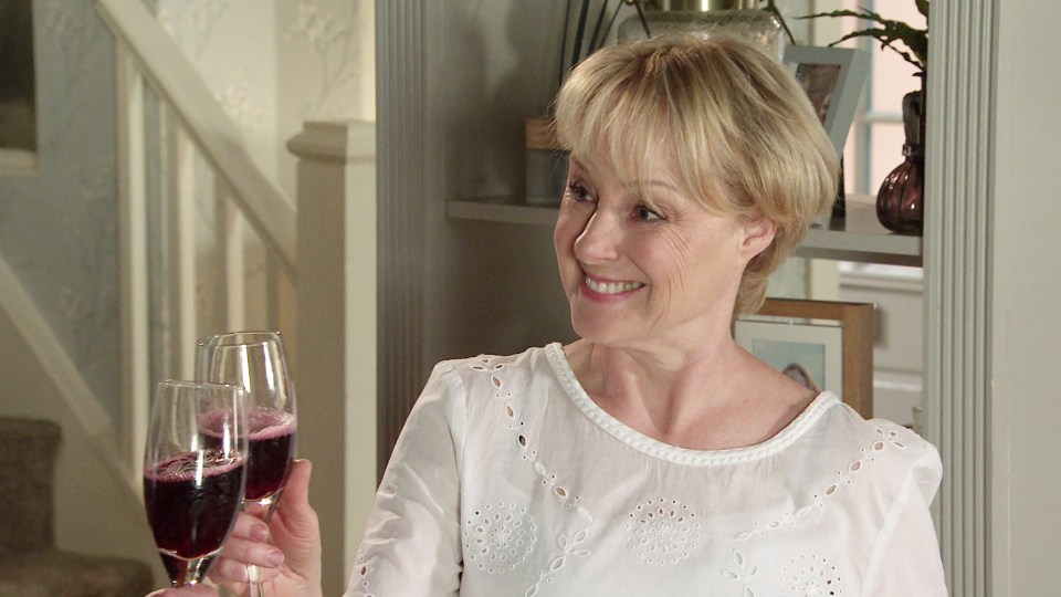 Sally Dynevor has signed a new contract with Coronation Street