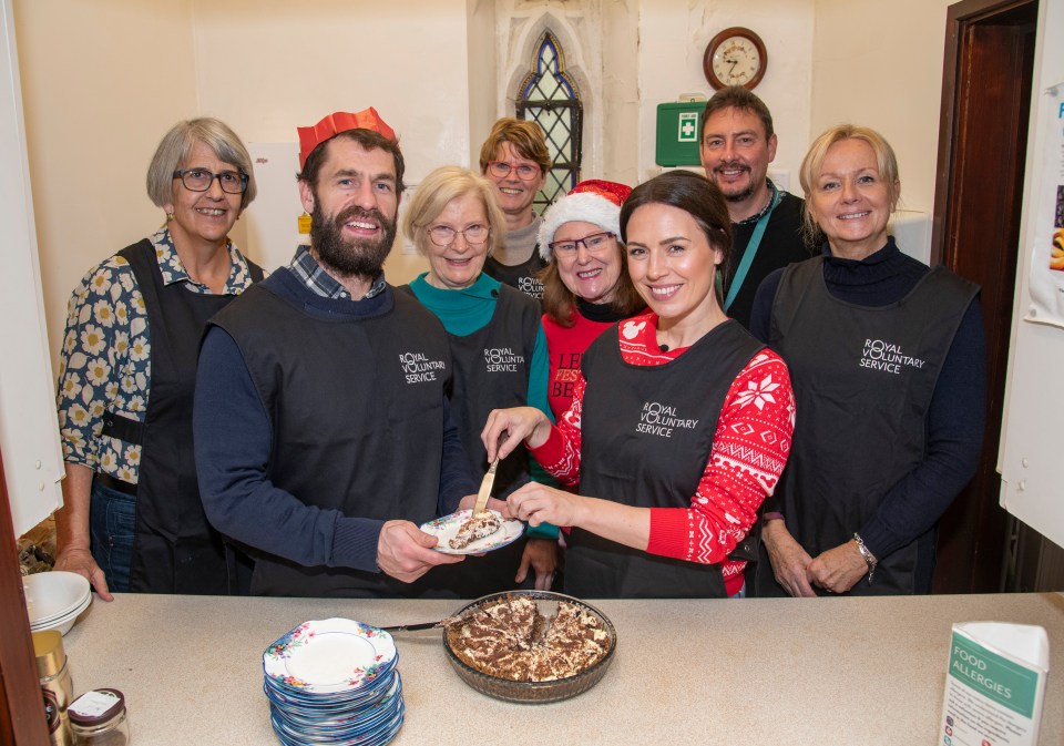 Kelvin Fletcher and his actress wife Liz Marsland joined our Helping Hands at Christmas campaign by pitching in at a lunch club run by Royal Voluntary Service