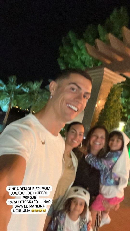 Ronaldo then took a family selfie