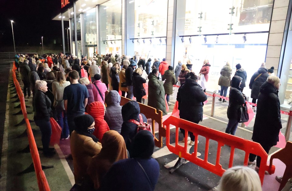 Hundreds queued from 3am outside Next in North Shields this morning