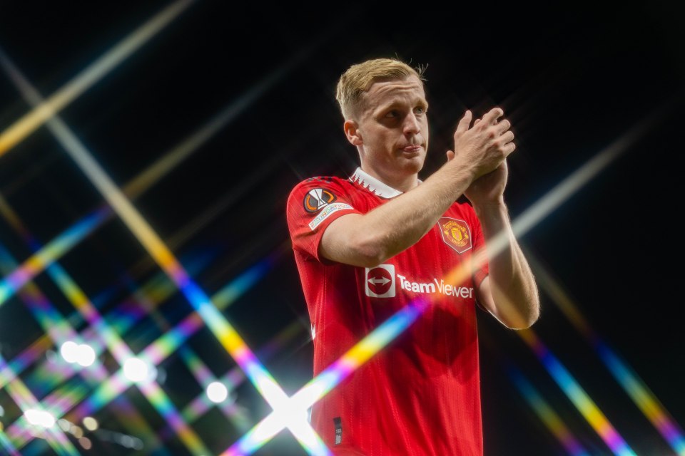 Manchester United reportedly offered Donny van de Beek to Juventus in 2021