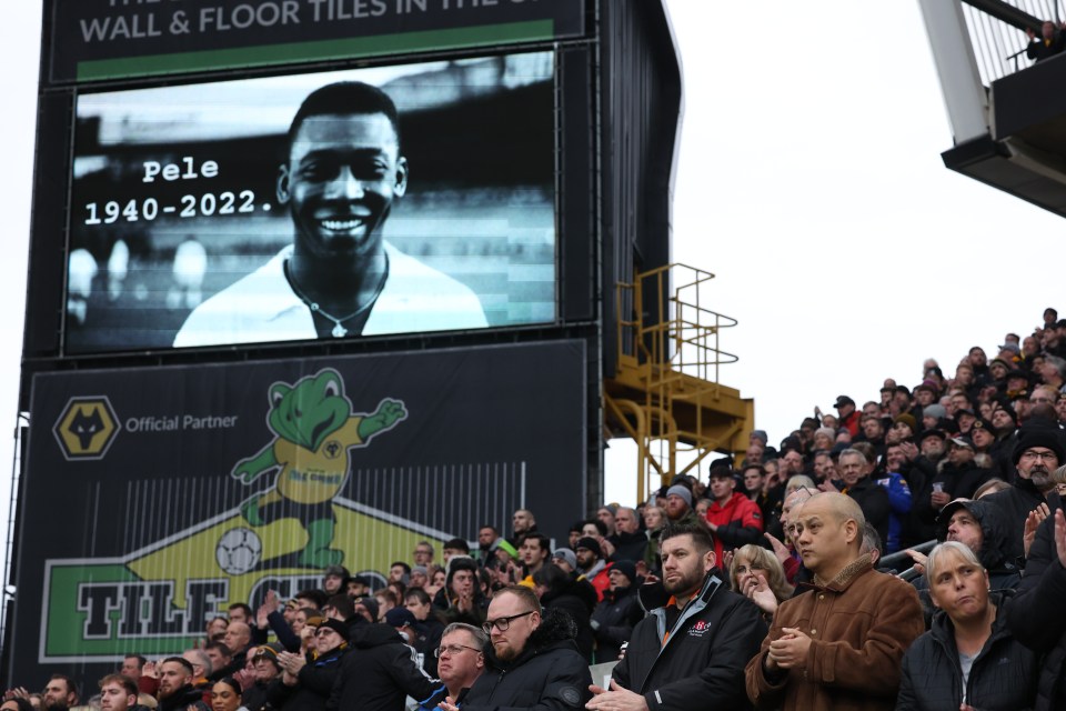 A minute's applause was held for the Brazil legend at Molineux