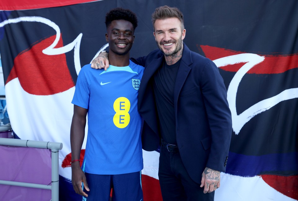 Bukayo Saka took a picture with David Beckham when the former England captain visited England's World Cup training camp