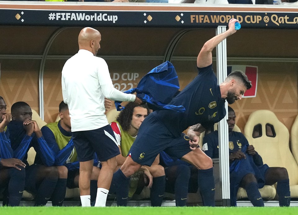 Giroud threw a water bottle to the ground in anger