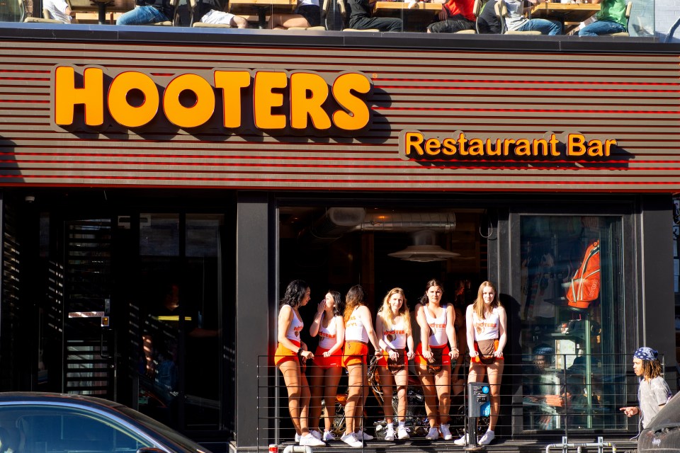 Reports falsely claimed Hooters is shutting down