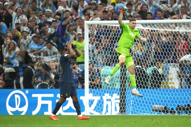 Emiliano Martinez celebrated after saving Kingsley Coman's penalty