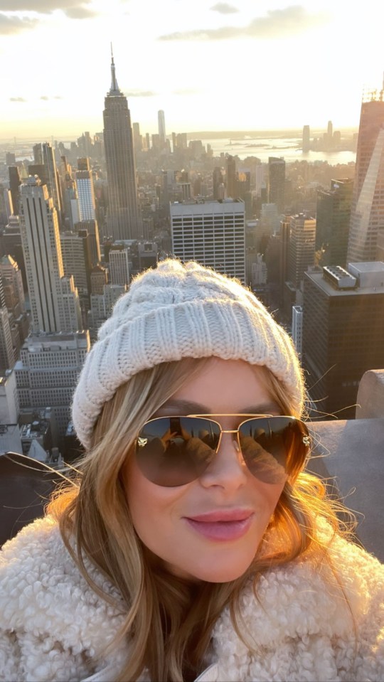 Amanda looked stunning posing for a selfie in front of incredible views