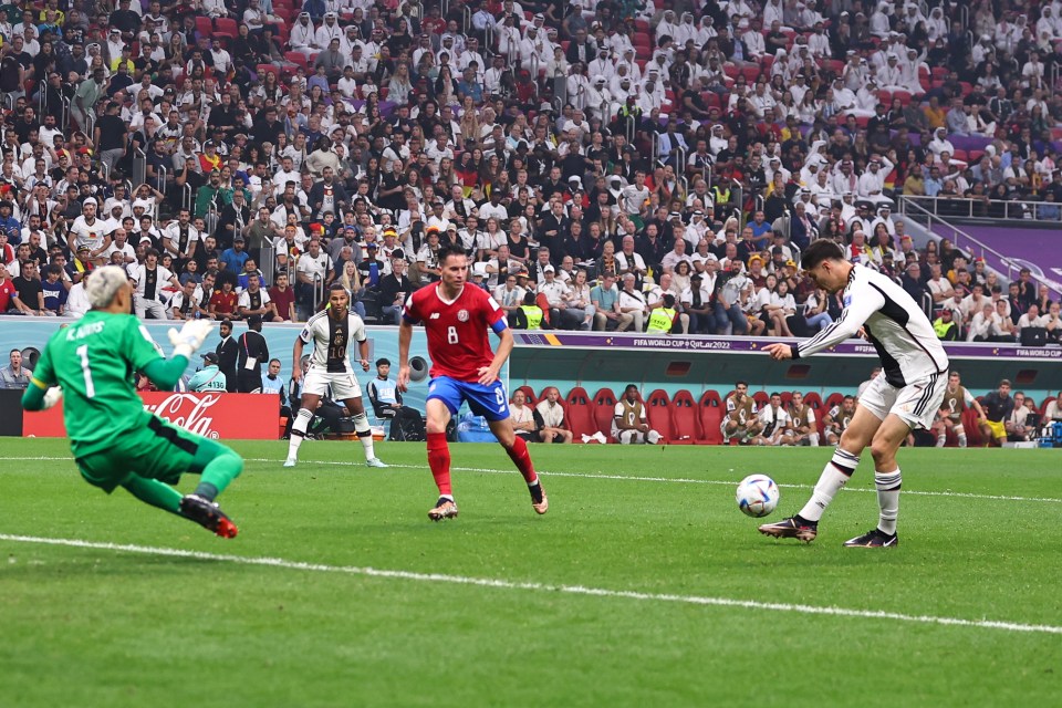 Kai Havertz strokes it home to make it 2-2 at the Al Bayt Stadium