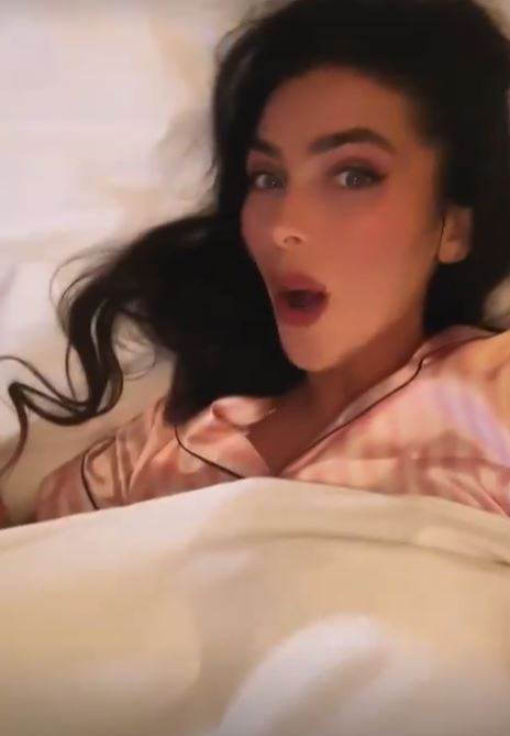 Elizabeth filmed herself in bed while watching the show