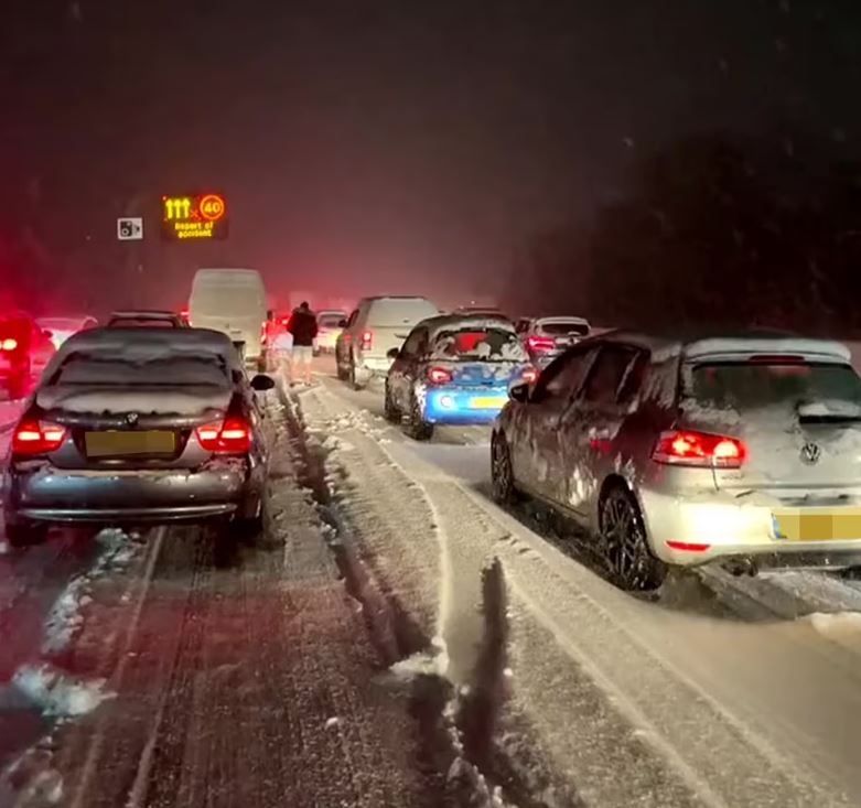 Video showed cars stranded between junction 24-25 on the M25  motorway as snow fell overnight - all lanes have since reopened