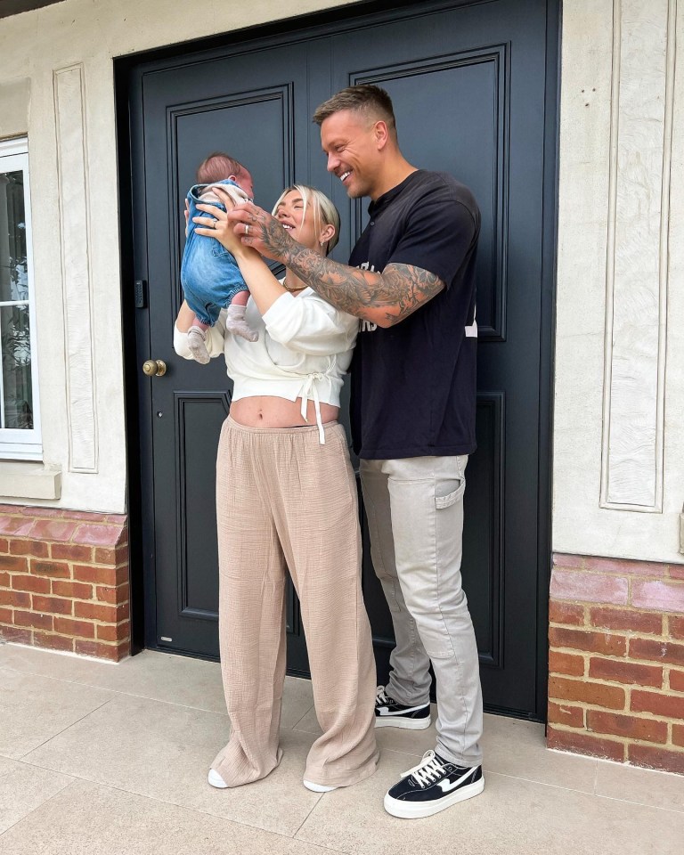 Olivia and Alex Bowen enjoy time with son Abel