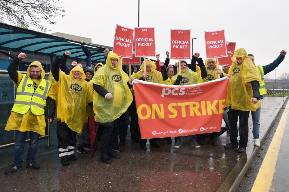 The dispute emerged after 100,000 PCS members in 214 government departments and other public bodies voted to take action in support of a ten per cent pay rise