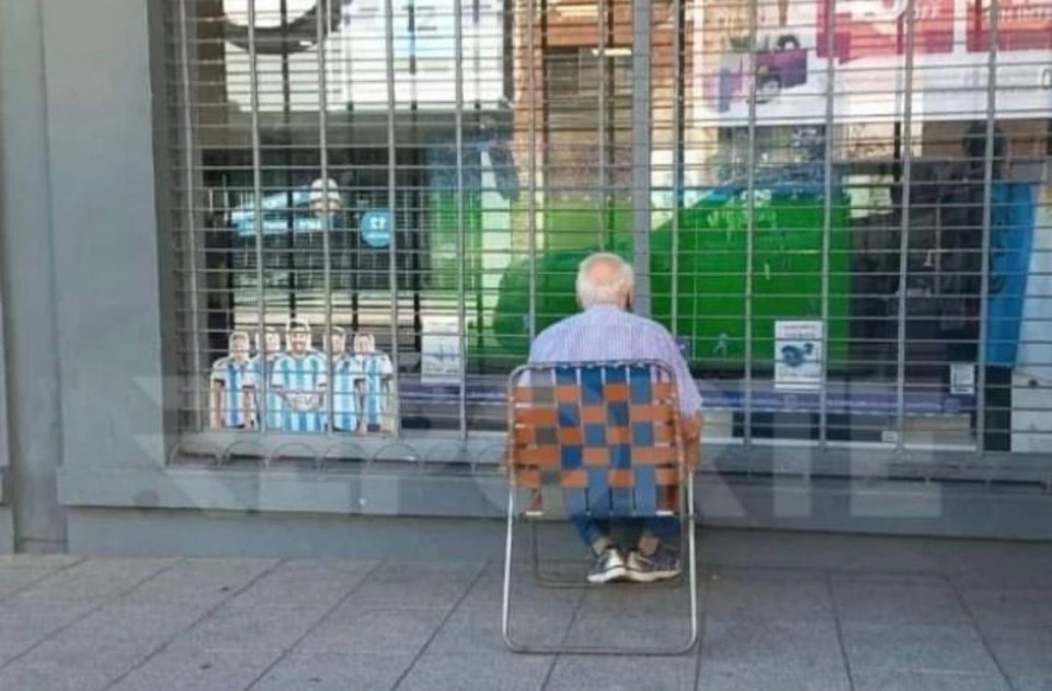 Carlos Beja watched the semi-final victory against Croatia from outside a store