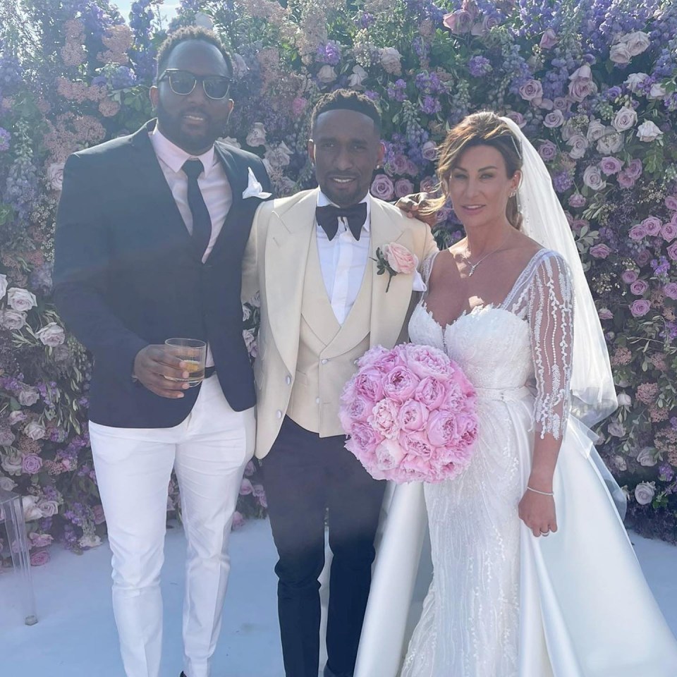 TV footie pundit Jermain Defoe has sparked fears his marriage is in trouble