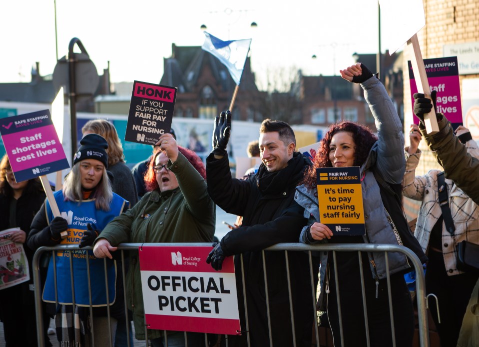 Striking NHS nurses could be given a pay rise in the New Year