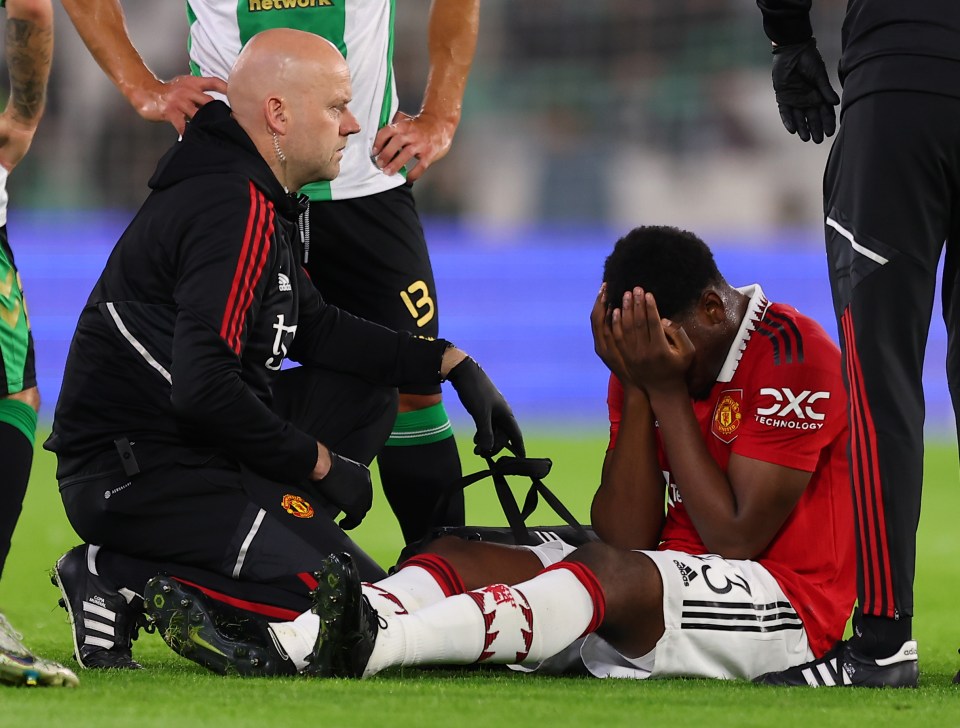 United suffered an injury scare when Teden Mengi was forced off