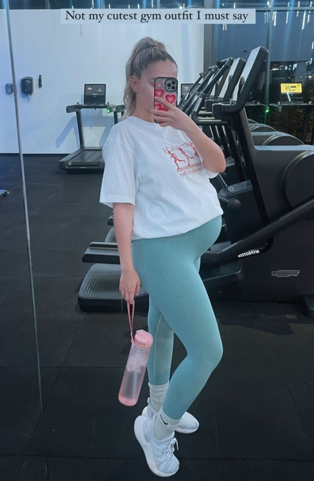 Pregnant Molly-Mae hit the gym last night